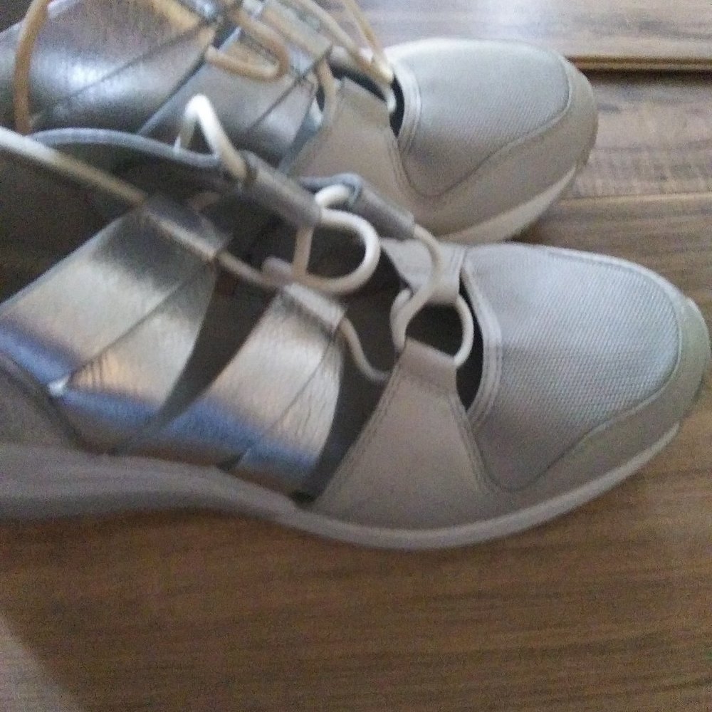 Michael Kors Tie Shoes size 6.5